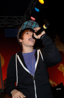 17.11 | lançamento do CD no Hard Rock Cafe de Hollywood.