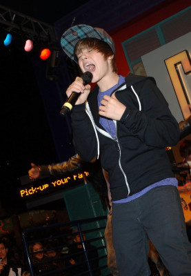 17.11 | lançamento do CD no Hard Rock Cafe de Hollywood.