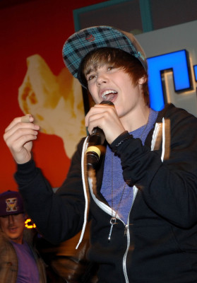 17.11 | lançamento do CD no Hard Rock Cafe de Hollywood.