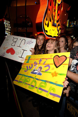 17.11 | lançamento do CD no Hard Rock Cafe de Hollywood.