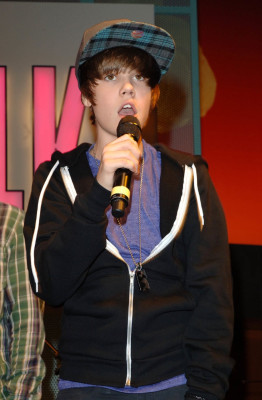 17.11 | lançamento do CD no Hard Rock Cafe de Hollywood.
