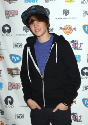 17.11 | lançamento do CD no Hard Rock Cafe de Hollywood.