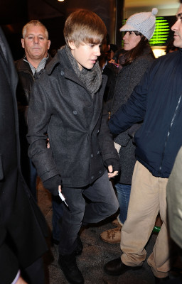 29.11 | Justin Bieber durante tarde de autografos em Madri