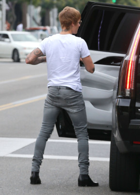 18.01 | Justin Bieber é fotografado em Los Angeles, CA