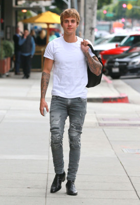 18.01 | Justin Bieber é fotografado em Los Angeles, CA