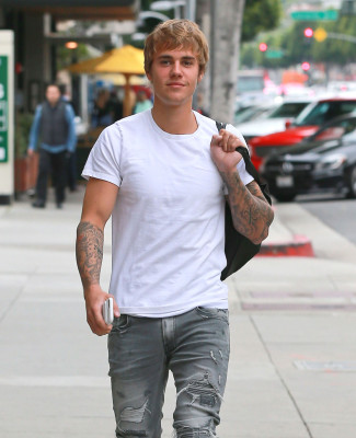 18.01 | Justin Bieber é fotografado em Los Angeles, CA