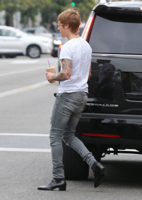 18.01 | Justin Bieber é fotografado em Los Angeles, CA