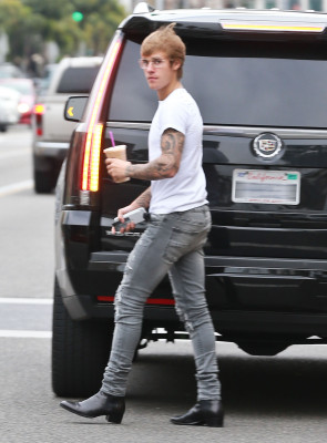 18.01 | Justin Bieber é fotografado em Los Angeles, CA