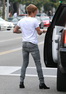 18.01 | Justin Bieber é fotografado em Los Angeles, CA