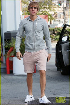 19.01 | Justin é fotografado em Los Angeles, CA