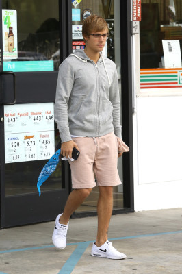 19.01 | Justin é fotografado em Los Angeles, CA