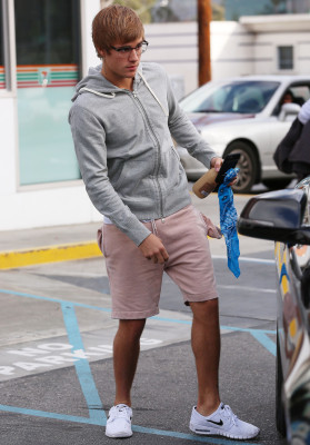 19.01 | Justin é fotografado em Los Angeles, CA