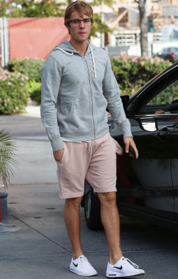 19.01 | Justin é fotografado em Los Angeles, CA