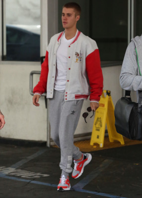 23.01 | Bieber é visto em Beverly Hills, CA