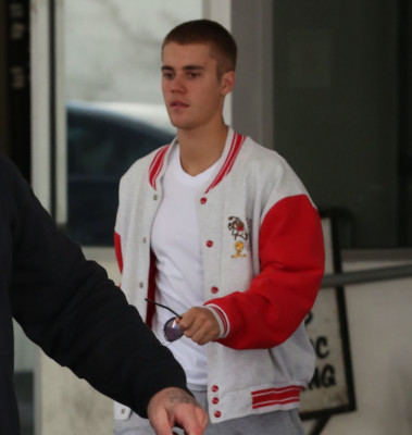 23.01 | Bieber é visto em Beverly Hills, CA