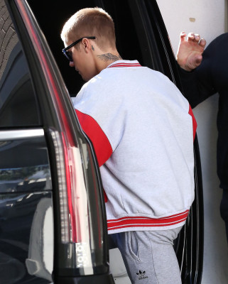 23.01 | Bieber é visto em Beverly Hills, CA