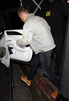26.01 | Deixando um restaurante em West Hollywood, CA
