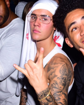 02.07 | Justin Bieber é fotografado no Bootsy Bellows em West Hollywood, CA