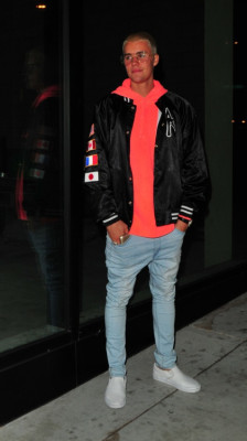 24.02 | Justin Bieber vai ao restaurante Catch em West Hollywood, CA