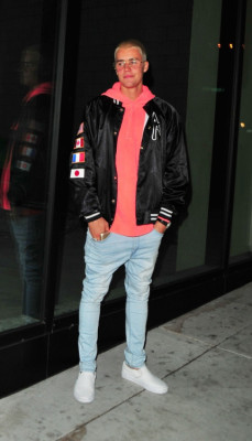 24.02 | Justin Bieber vai ao restaurante Catch em West Hollywood, CA