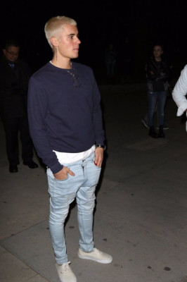 26.02 | Justin Bieber é fotografado em Beverly Hills, na Califórnia