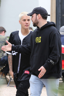 27.02 | Justin Bieber é fotografado em Malibu, CA