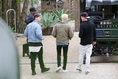 27.02 | Justin Bieber é fotografado em Malibu, CA