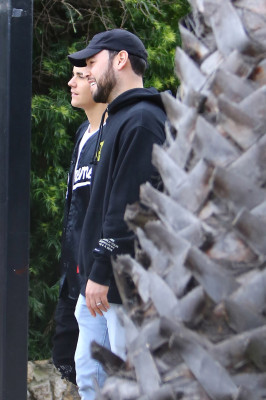 27.02 | Justin Bieber é fotografado em Malibu, CA