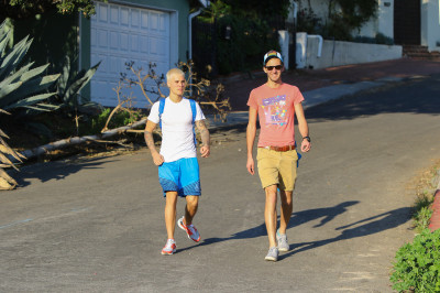 28.02 | Justin Bieber caminhando pelas ruas de Los Angeles, CA