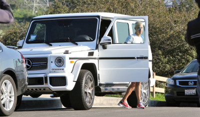 28.02 | Justin Bieber caminhando pelas ruas de Los Angeles, CA