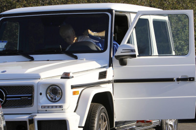 28.02 | Justin Bieber caminhando pelas ruas de Los Angeles, CA