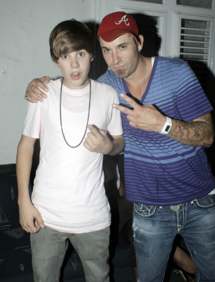 19.08 | Justin Bieber conhecendo fãs em Barbados
