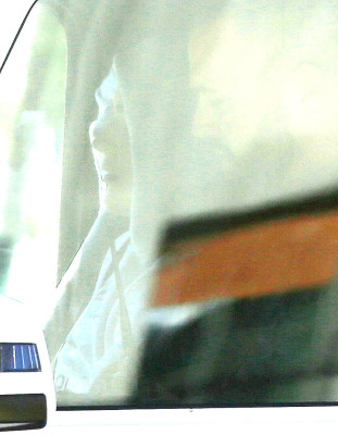 03.01 | Justin Bieber é fotografado em Toluca Lake, CA