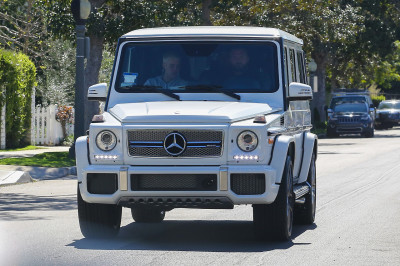 03.01 | Justin Bieber é fotografado em Toluca Lake, CA