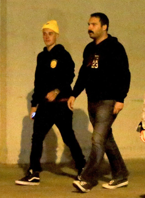 03.01 | Justin Bieber é fotografado em West Hollywood, na Califórnia