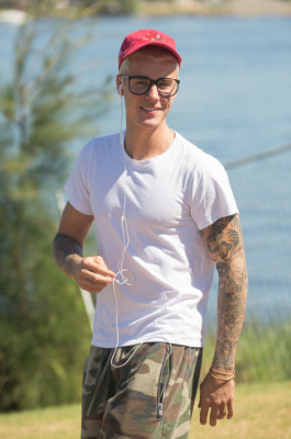 03.06 | Justin Bieber é fotografado em Perth, na Austrália