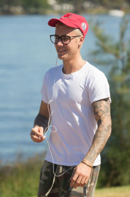03.06 | Justin Bieber é fotografado em Perth, na Austrália