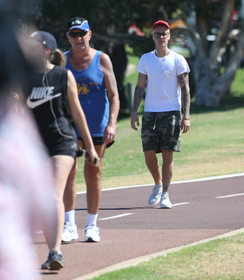 03.06 | Justin Bieber é fotografado em Perth, na Austrália
