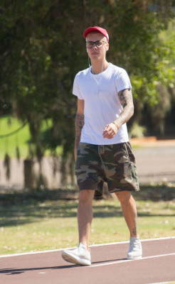 03.06 | Justin Bieber é fotografado em Perth, na Austrália