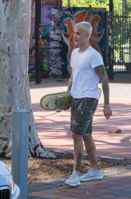 03.06 | Justin Bieber é fotografado em Perth, na Austrália