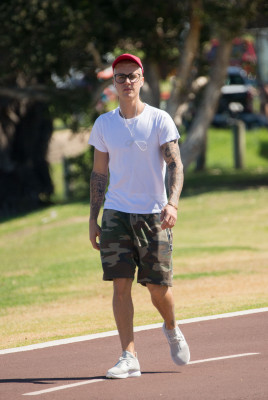 03.06 | Justin Bieber é fotografado em Perth, na Austrália