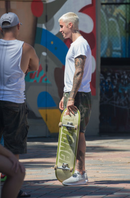 03.06 | Justin Bieber é fotografado em Perth, na Austrália