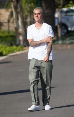 03.07 | Justin Bieber atende fãs em Perth, na Austrália