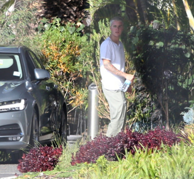 03.07 | Justin Bieber atende fãs em Perth, na Austrália