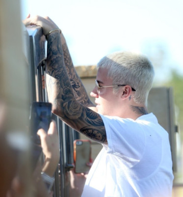 03.07 | Justin Bieber atende fãs em Perth, na Austrália