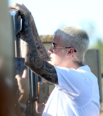 03.07 | Justin Bieber atende fãs em Perth, na Austrália
