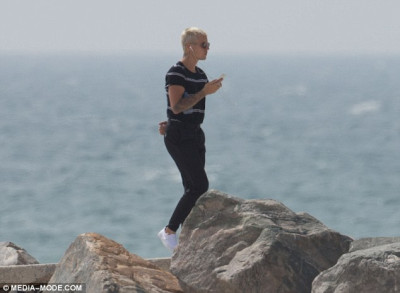 03.08 | Justin Bieber é fotografado em Perth, na Austrália