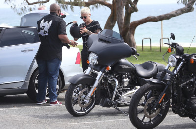 03.08 | Justin Bieber é fotografado em Perth, na Austrália