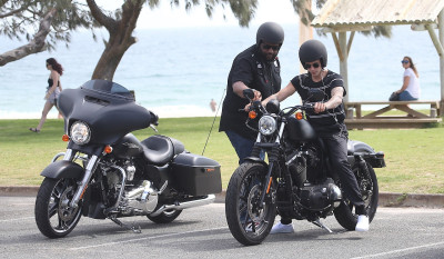 03.08 | Justin Bieber é fotografado em Perth, na Austrália