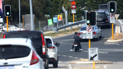 03.08 | Justin Bieber é fotografado em Perth, na Austrália
